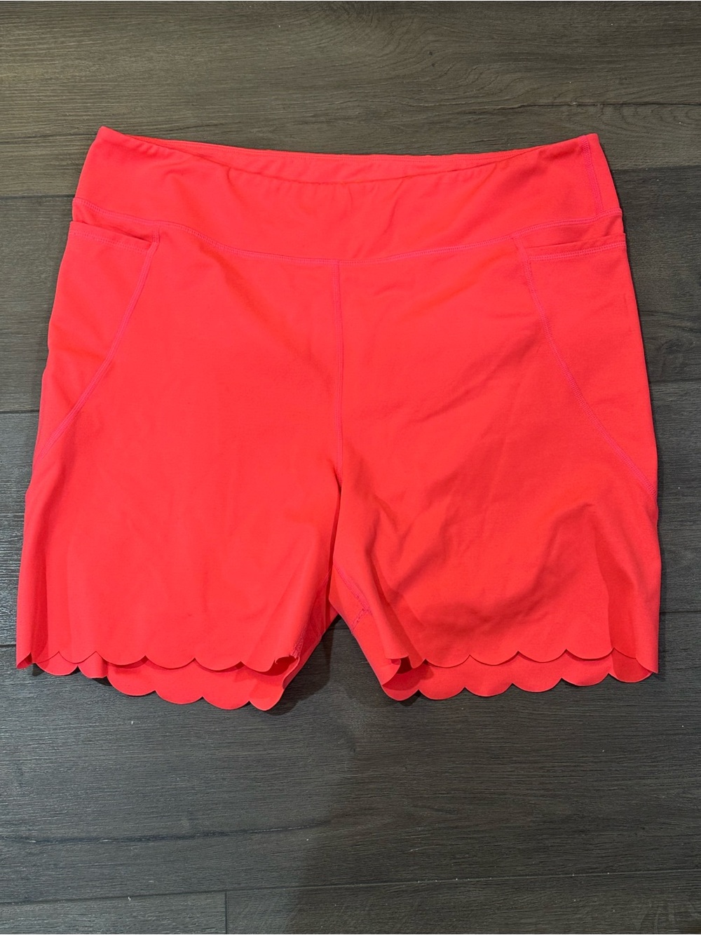 Lilly Pulitzer Luxletic Weekender High-Rise Scalloped Shorts in a Coral Size XXL